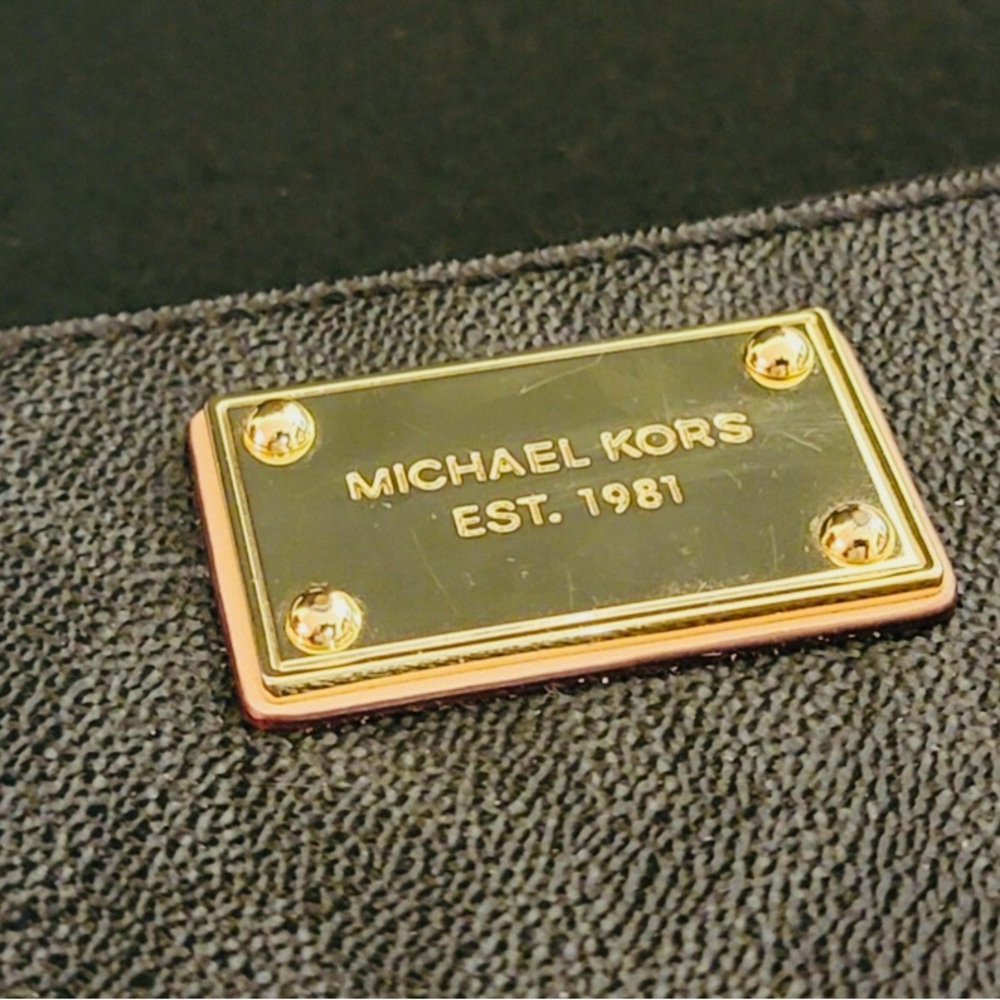 Michael Kors Jet Set Continental Wallet with Gold Accents EUC - Picture 2 of 11